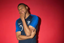 Mbappe squad builder battle gamerbrother vs wakez !! 180 Mbappe Ideas Football Players Football Soccer Players