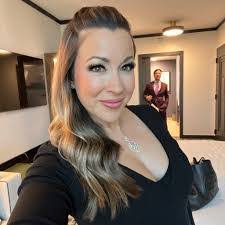 Elber Gonzalez's Instagram, Twitter & Facebook