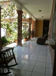 Casa & jardín te presenta un amplio catálogo de muebles hechos a mano para poder decorar tu hogar con muebles con un diseño único. Corredor Y Jardin Picture Of Casa Hotel Santa Elena Esteli Tripadvisor