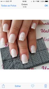 Unhas francesinhas coloridas existem muitas variações de unhas francesinhas, que se diferenciam da versão clássica principalmente por causa da combinação de cores. Francesinha Unhas Chiques Unhas Neutras Unhas Decoradas