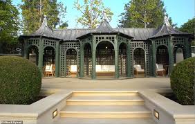 Rupert Murdoch S Son Lachlan Buys Bel Air Estate For 150million Maine House Estates California Homes