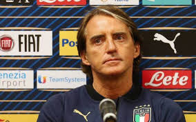 Roberto mancini ha insegnato anche culture della sostenibilità presso l'accademia di architettura dell'università della svizzera italiana a mendrisio. Italien Nationaltrainer Roberto Mancini Mit Corona Infiziert