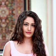 In Love With This Hairstyle Surbhichandna Annika Ishqbaaaz Officialsurbhic Chic Hairstyles Hairstyle Surbhi Chandna