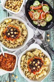 Koshari Or Lentils And Rice Is A National Egyptian Dish It Also Features Pasta Chickpeas Fried Onions And A Homemade Tomato Egyptian Food Recipes Koshari