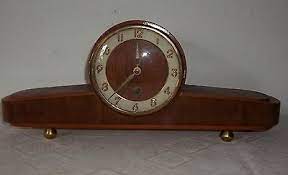 uhr tischuhr bufettuhr wohnzimmeruhr holzgehause veb tischuhr kaminuhren wohnzimmeruhren