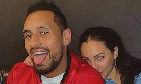 The extraordinary nick kyrgios show is rolling on with smiles and a serving masterclass as the australian holidaymakerenjoyed his second wimbledon win in two days. Das Gluck Gefunden Tennis Rupel Kyrgios Prasentiert Neue Freundin Kleinezeitung At