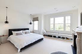 If you don't have a table, create the same effect by hanging the light just out from the bed frame so there is a clear visual link between the light and the bed. 21 Examples Of Bedrooms With Bedside Pendant Lights