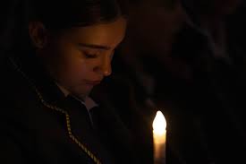 Nine Lessons and Carols at St Andrew's Cathedral. 💛🖤 Gathering as a  community to listen, learn and sing together. 🎄 #remarkableinthemaking  #girlsschools #kambala