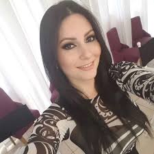 Julie Robeck's Instagram, Twitter & Facebook