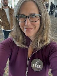 ♥️ Women keep smiling in the airport and I didn't realize why until I  looked down and remembered my pin