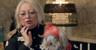 Moeder Monique uit Winter Vol Liefde 2025 doet een boekje open over  verleden: 'Ons gezin is helemaal ingestort'