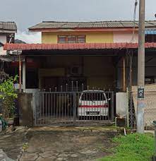 Dapur sempit sebab kami berniaga kek di rumah, ada 1 oven industry, 1 peti ais kaca 2 pintu, 1 freezer, 1 fridge, 1 mixer. Rumah Teres Kos Rendah Tahun 80an Walau Luaran Nampak Tak Cantik Tapi Dalam Macam Rumah Kondo Terinspirasi Sangat Keluarga
