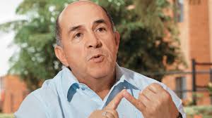 “El Partido Conservador se acostumbró a los contratos y los puestos”:  Ubeimar Delgado Blandón, precandidato presidencial