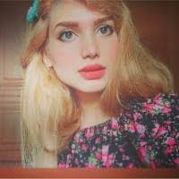 Sarah Azizi's Instagram, Twitter & Facebook