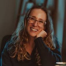 Kelly Reams's Instagram, Twitter & Facebook