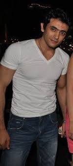 يُذكر أن المسلسل من بطولة محمد إمام، هنا الزاهد، محمد رياض، نرمين الفقي، بيومي فؤاد، خالد أنور، محمود حافظ، ولاء الشريف، محمد مهران، أحمد حلاوة، حجاج عبد العظيم، أحمد حلاوة، أحمد عبد الله. Ø§Ù„Ù…ÙˆØ§Ø·Ù† ÙÙ†Ø§Ù†ÙˆÙ† ØªÙ…ÙŠØ²ÙˆØ§ Ø¨ÙˆØ³Ø§Ù…ØªÙ‡Ù… Ø¨Ø¹Ø¯ Ø¯Ø®ÙˆÙ„Ù‡Ù… Ø¥Ù„Ù‰ Ø¹Ø§Ù„Ù… Ø§Ù„ÙÙ†