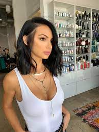 2019 2020 Hair Trends Shoulder Length Blob Bob Black Hair Shiny Hair Brazilian Blowou Brown Shoulder Length Hair Medium Hair Styles Short Shoulder Length Hair