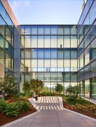 Cannon Design Creates Sculptural Glass Hospital In Southern California Medical Center Healthcare Centers Medical