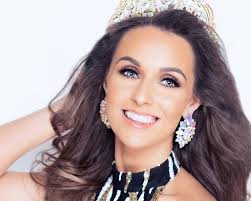 Rebecca Everson's Instagram, Twitter & Facebook