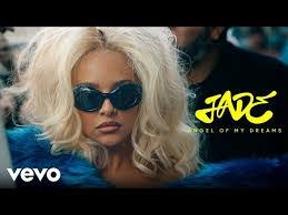 Hollie Carson's Instagram, Twitter & Facebook