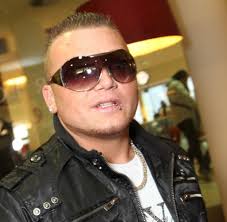 Hier seht ihr eine galerie der schlagerstars, die im tierkreiszeichen widder geborgen sind. Rapper Und Dsds Kandidat Sido Greift Seinem Grosscousin Menowin Unter Die Arme Welt