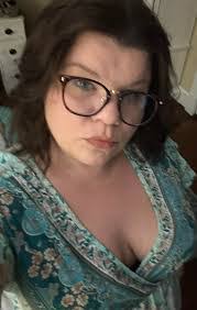 Sarah Twitchell's Instagram, Twitter & Facebook