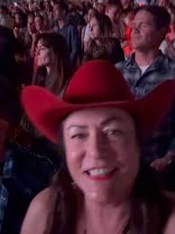 Happy Friday! ⠀ ⠀ Sharing a cute pic of Keaton at her last Irish feis  (#dancecompetition). With @KittyKatCatt back in Buffalo helping Grandma Dee,  Keaton and I are heading into a daddy-daughter