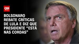 O ex-presidente Jair Bolsonaro (PL) rebateu, nesta quinta-feira (20), as  críticas do presidente Luiz Inácio Lula da Silva (PT). Para o  ex-mandatário, “toda vez que Lula está nas cordas, coincidentemente, muitas  coisas