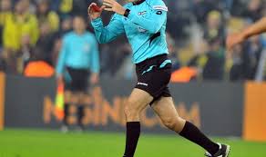 Fifa kokartlı türk hakem cüneyt çakır, i̇ngiltere'nin tottenham ile almanya'nın leipzig takımları arasında 19 şubat çarşamba günü oynanacak uefa şampiyonlar ligi son 16 turu karşılaşmasını. Uefa Dan Cuneyt Cakir A Gorev