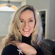 I also got the leg of my pants caught in the chain too many times! Gotta  love those bellbottoms! 😁