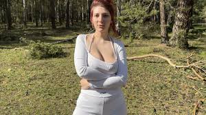 A strange girl met me just for sex and asked me to fuck her right in the  woods