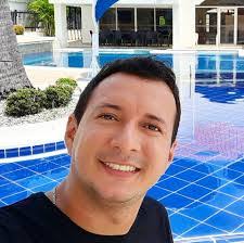 Linda Girardot's Instagram, Twitter & Facebook