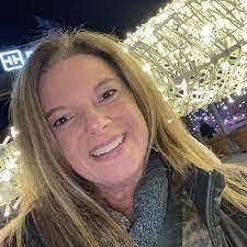 Karen Oswalt's Instagram, Twitter & Facebook