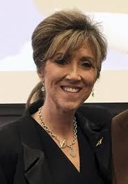 That's how she's wired': Pilot lauded for handling crisis