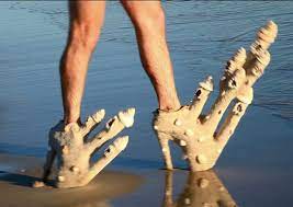Freak-Shoe Friday: Sand Castle or Penis Shoes?!
