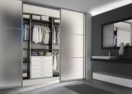 Der laderaum unter dem bett in unserem fiat ducato kastenwagen wohnmobil ist richtig groß. Begehbarer Kleiderschrank Mit Regalsystem Raumteilersysteme Geha Mobelwerke