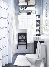 Browse our gallery of bathroom inspiration and find your favourite bathroom furniture! Tomar Las Mejores Decisiones Marcan La Diferencia Incluso En Los Banos Mas Pequenos Ikea Bathroom Bathroom Design Small Space Storage Solutions