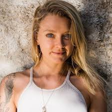 Erin Dillon's Instagram, Twitter & Facebook