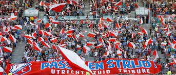 3:16 fcufans 21 598 просмотров. Supporters Fc Utrecht In Optocht Naar Stadion Voor Finale Play Offs De Utrechtse Internet Courant