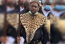 He is the oldest surviving son of king goodwill zwelithini kabhekuzulu and his great wife, queen mantfombi dlamini.king misuzulu became heir presumptive after the death of his father on 12 march 2021. 7pu3sfcllk Glm