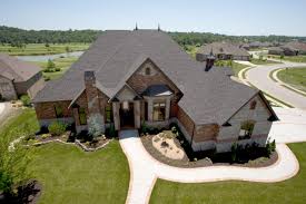 Black walnut brings that depth of color to your roof with a sophisticated mix of darks, browns and hints of cinnamon and other red hues. Heritage Premium Black Walnut Builders Supply