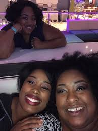 Ok! I'm starting to feel just a little bit spoiled! Some lovely ladies have  been showing me love all week! A delicous sushi lunch with my friend Becky,  Dinner and entertainment thanks