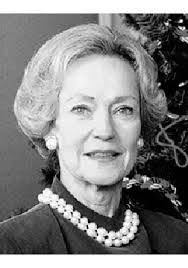 Carolyn Munn's Instagram, Twitter & Facebook