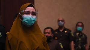 Indonesia corruption watch (icw) menyesalkan hukuman eks jaksa pinangki sirna malasari di kasus korupsi dan pencucian uang berkurang menjadi icw menilai seharusnya pinangki dihukum lebih berat. Suami Pinangki Sempat Menangis Saat Jadi Saksi Atas Istrinya