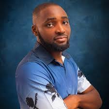 Kelly Jolly's Instagram, Twitter & Facebook