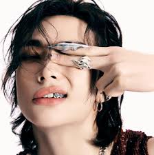 We believe in Hwang Hyunjin supremacy cult