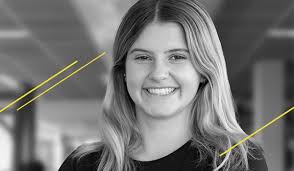 Sheena Doran's Instagram, Twitter & Facebook