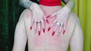 Fetish of vicious talons - Mistress dominates slave's back extreme pain scene