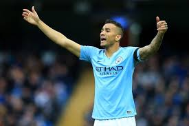 15 nisan 1982), i̇talyan şef, sunucu ve restoran işletmecisi. Man City Fans Split On Danilo Summer Transfer Decision For Pep Guardiola Manchester Evening News