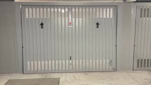 Tutti i modelli di porte basculanti per garage targate metalstyle sono prodotte in acciaio, lisce, traforate, con o senza finestratura. Automatic Home Automazione Porta Basculante Esistente Rovigo Facebook